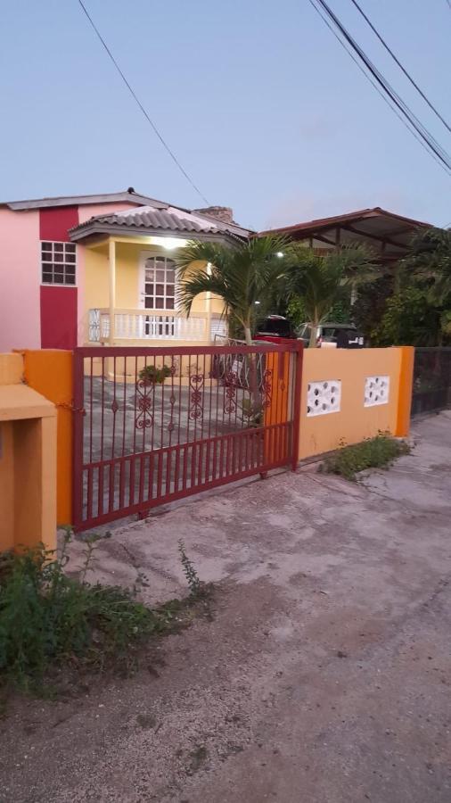 Sucasa Apartment Willemstad Exterior photo